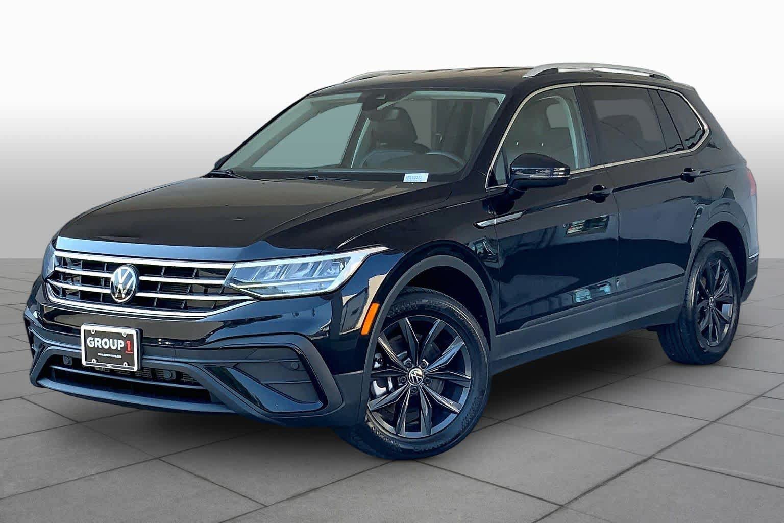 Used 2024 Volkswagen Tiguan SE AWD/4WD image 1