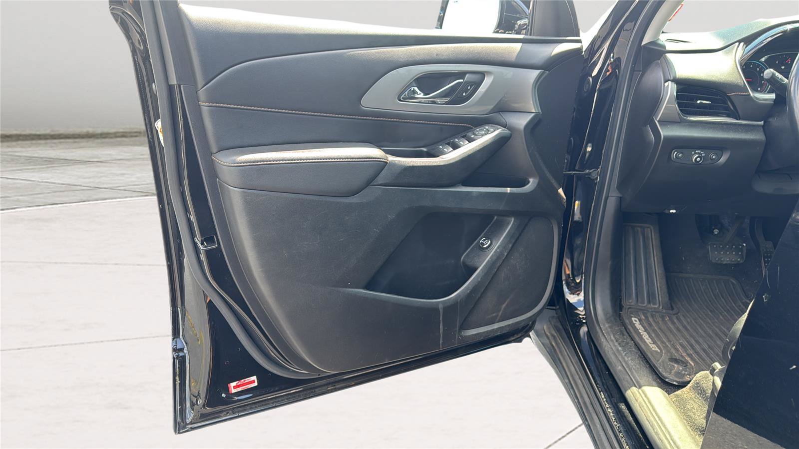 Used 2020 Chevrolet Traverse LT FWD image 17