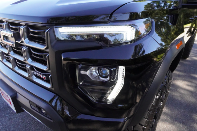 Used 2026 GMC Canyon AT4 w/ Technology Plus Package AWD/4WD image 34
