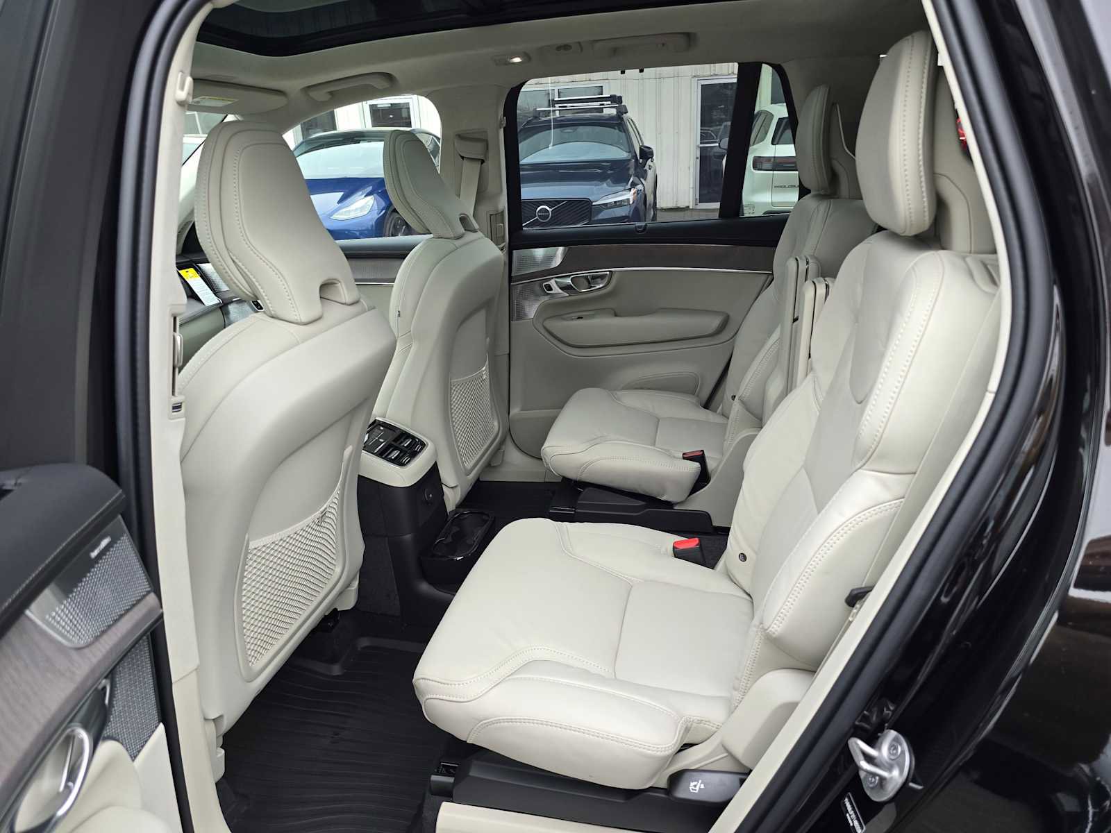New 2026 Volvo XC90 T8 Ultra w/ Lounge Package image 16