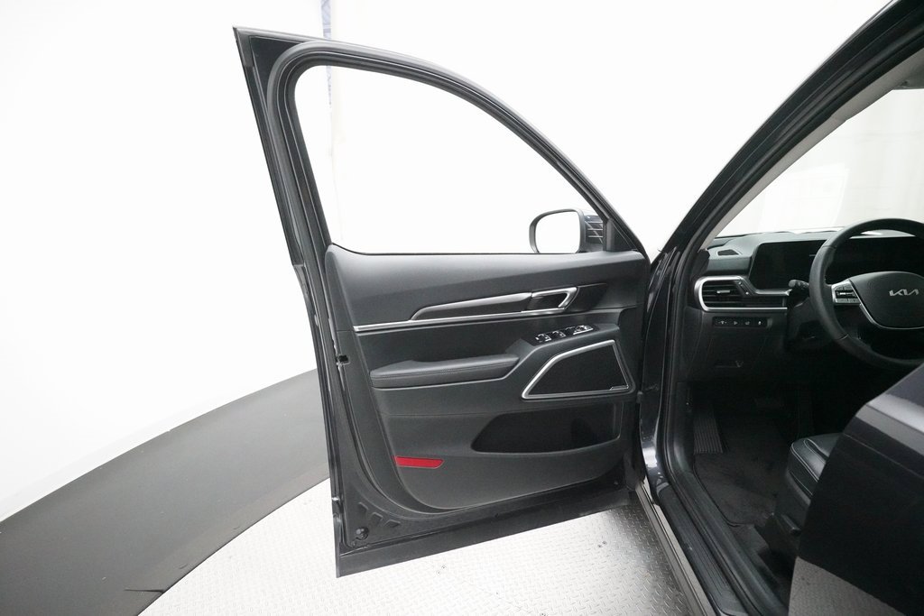 Used 2025 Kia Telluride S image 29