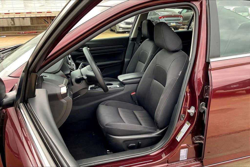 Used 2025 Nissan Altima 2.5 SV image 25