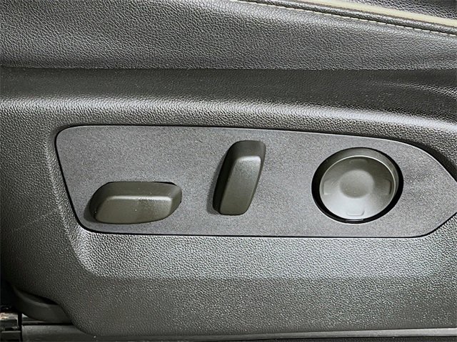 Used 2024 GMC Yukon SLT image 11