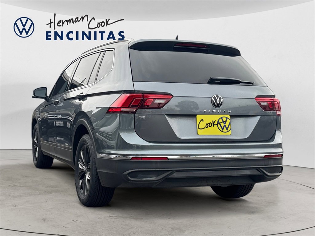 Used 2022 Volkswagen Tiguan SE w/ Panoramic Sunroof Package image 3