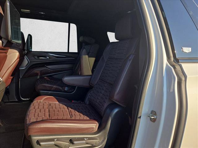 Used 2023 Cadillac Escalade ESV V AWD/4WD image 19