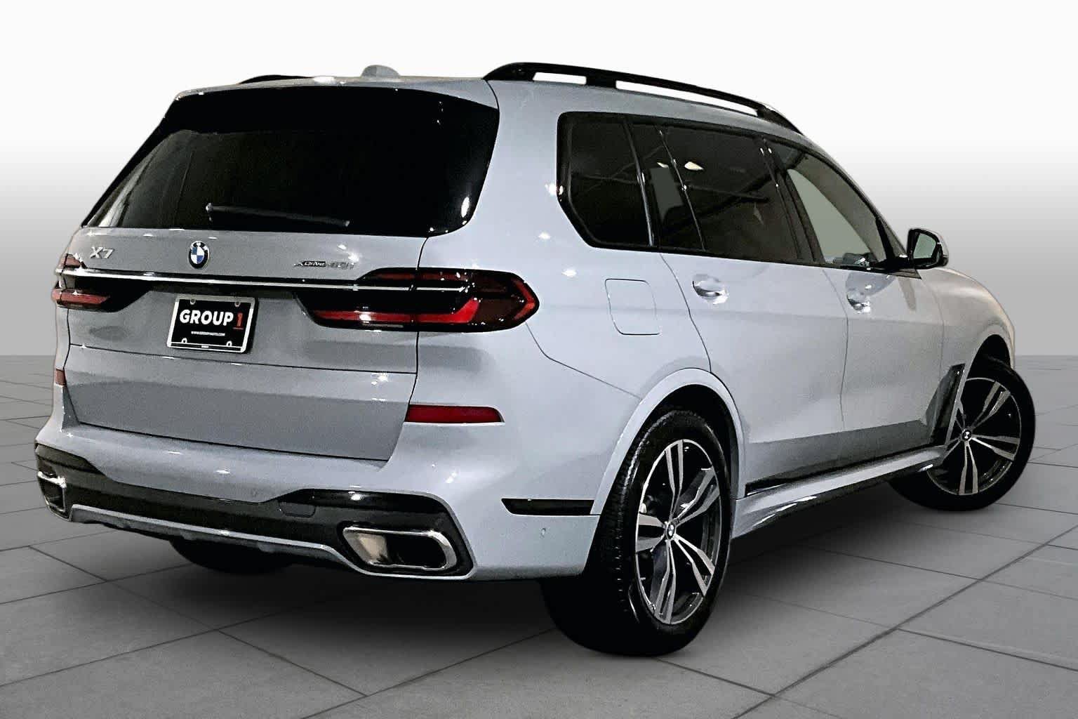 Used 2025 BMW X7 xDrive40i w/ M Sport Package AWD/4WD image 12