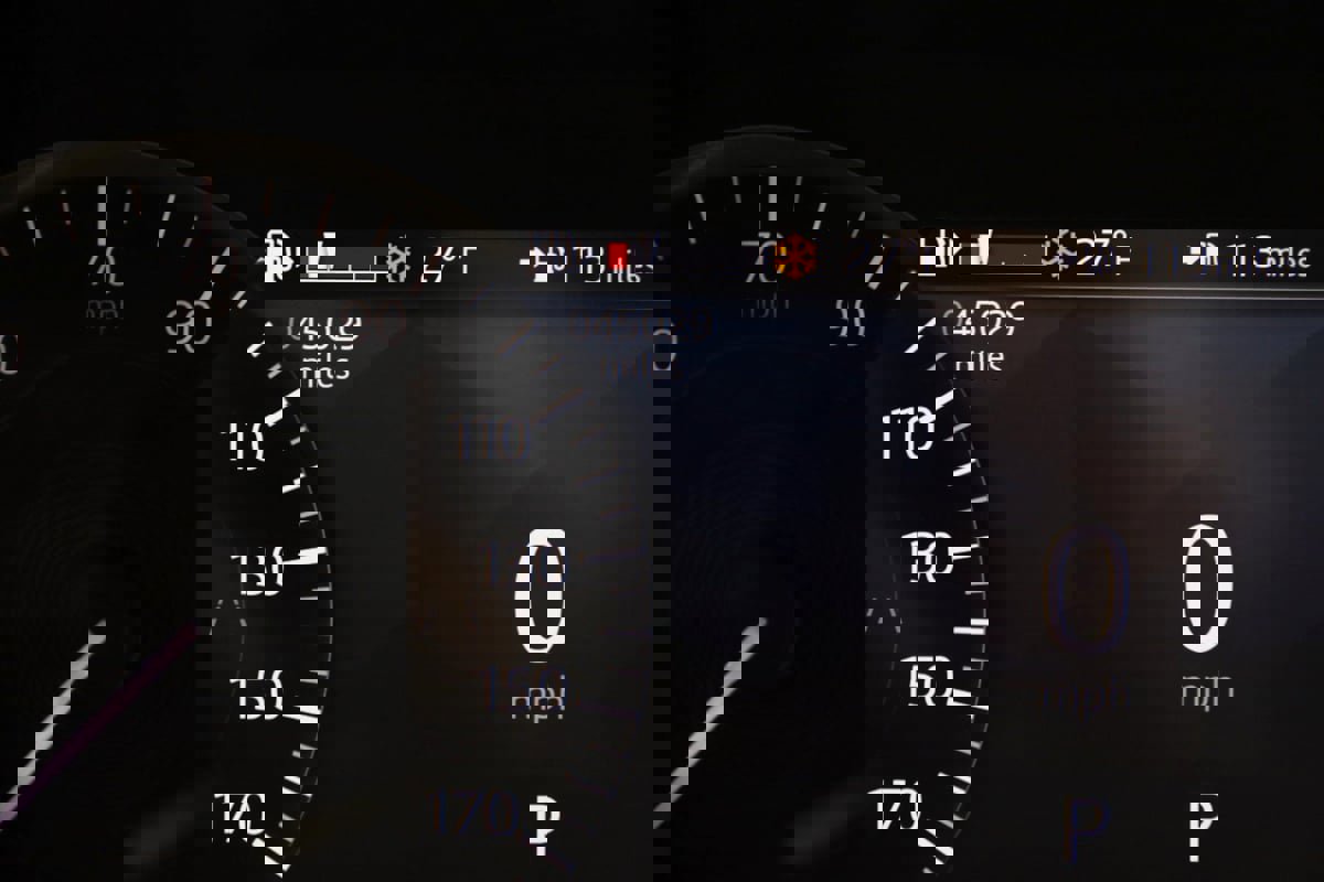 Used 2021 Land Rover Range Rover Velar R-Dynamic S image 38