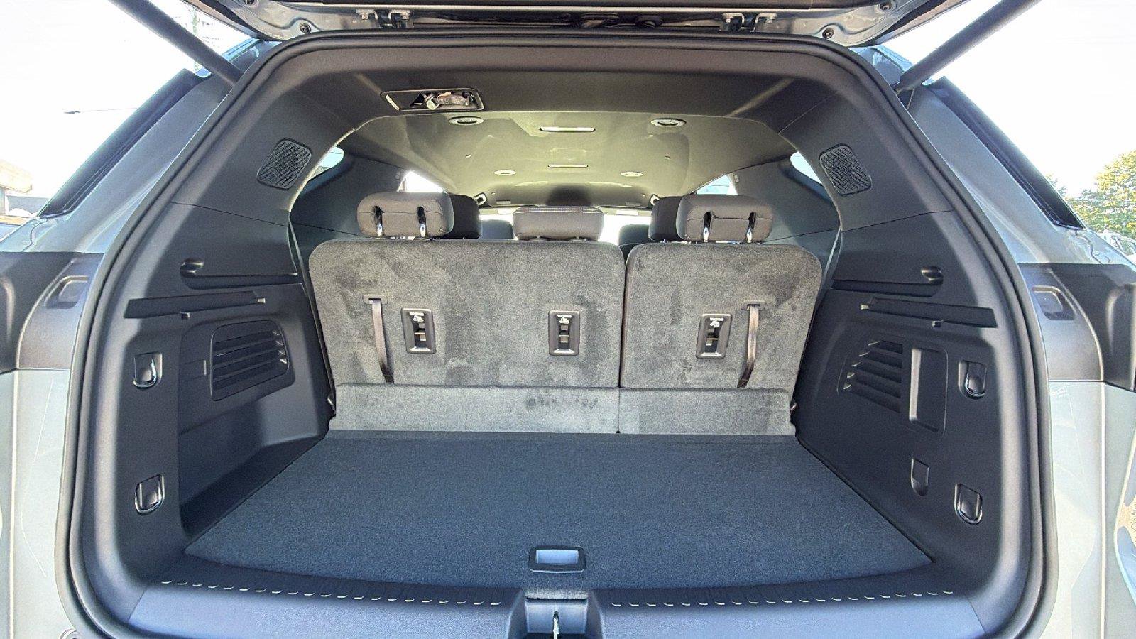 New 2027 Chevrolet Traverse LT FWD image 12