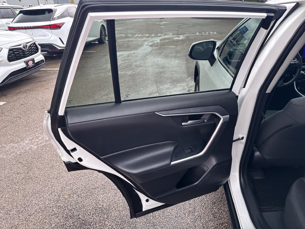 Used 2024 Toyota RAV4 XLE AWD/4WD image 39