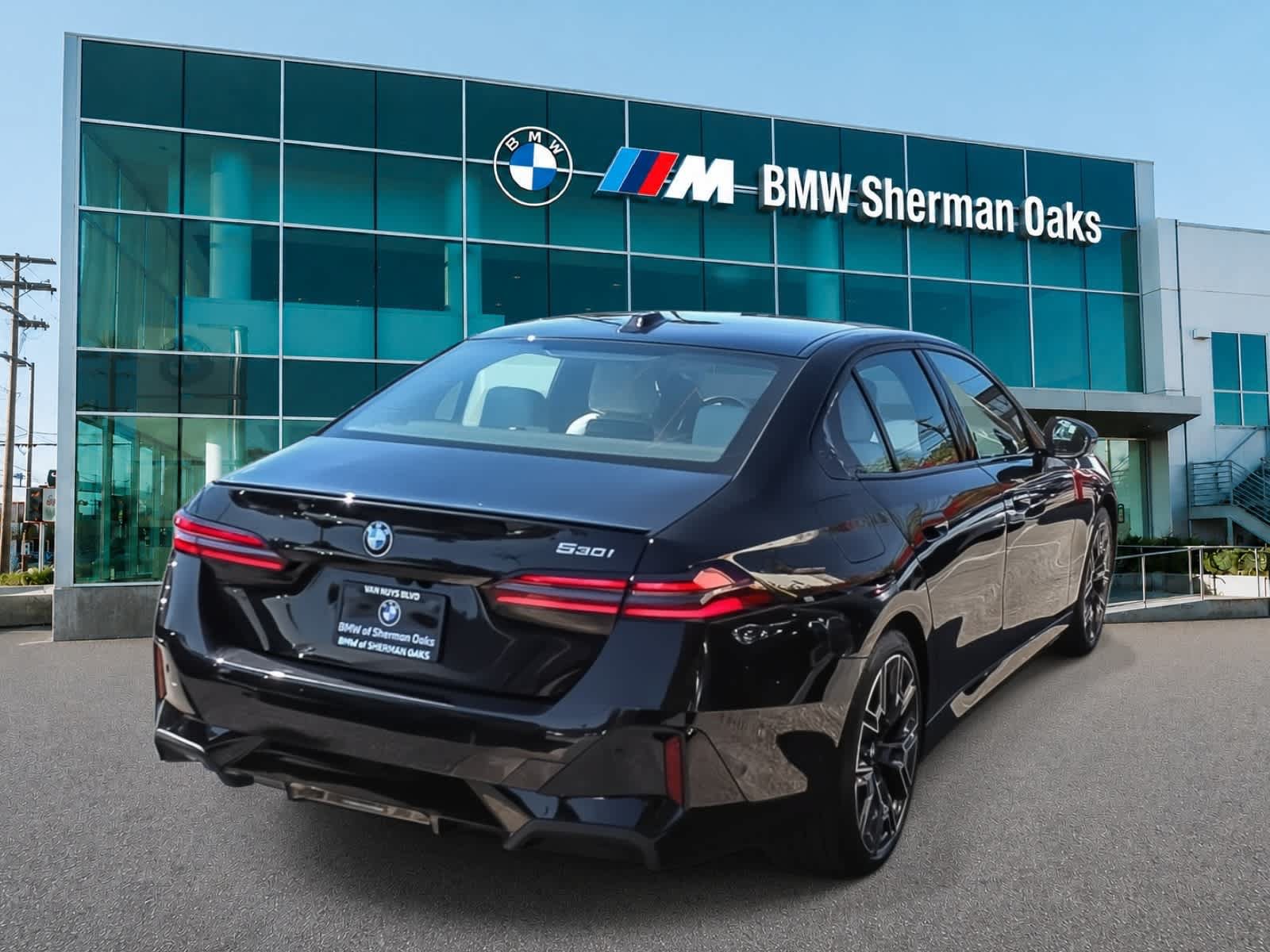 Used 2026 BMW 530i w/ M Sport Package RWD image 4