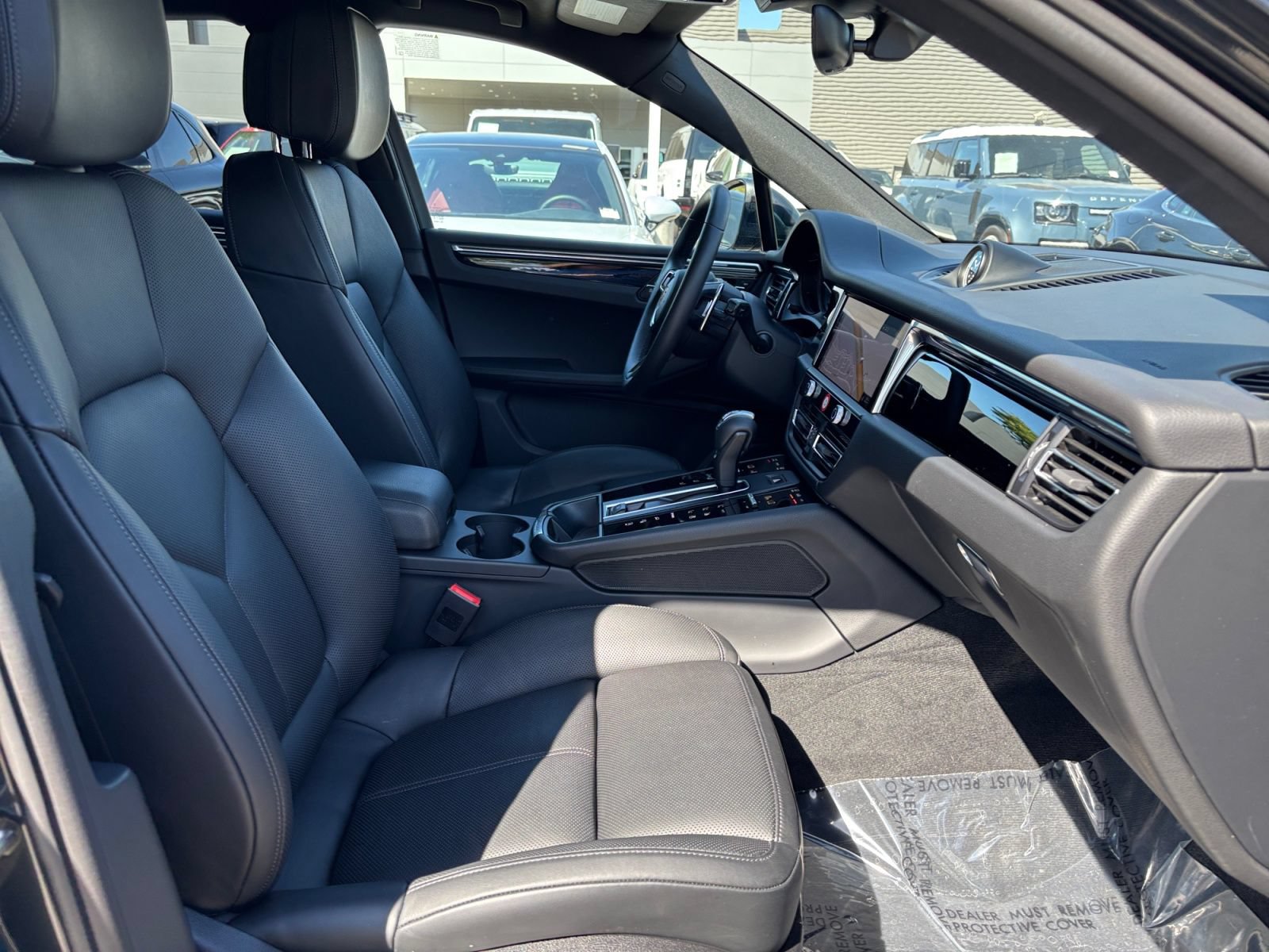Used 2025 Porsche Macan AWD/4WD image 17