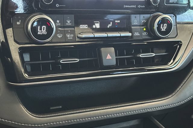 Used 2020 Toyota Highlander XLE AWD/4WD image 27