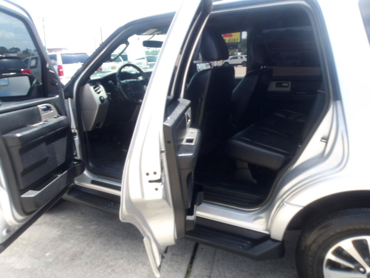 Used 2015 Ford Expedition XLT w/ Equipment Group 201A RWD image 15