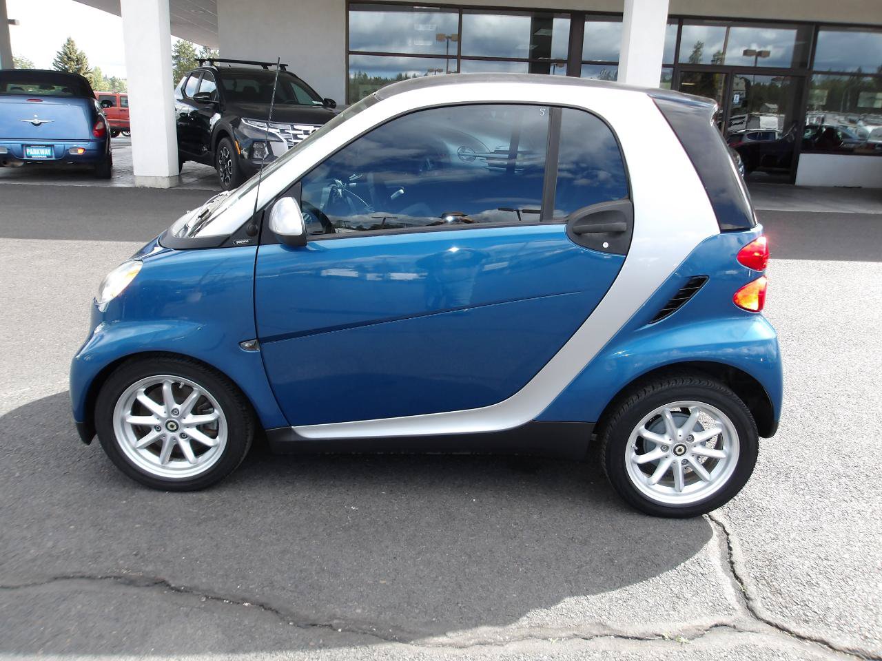 Used 2009 smart fortwo passion RWD image 2