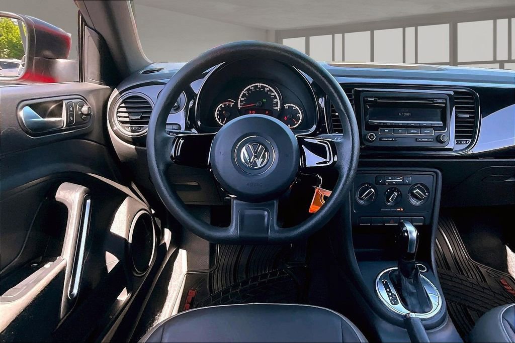 Used 2015 Volkswagen Beetle 1.8T Classic FWD image 5