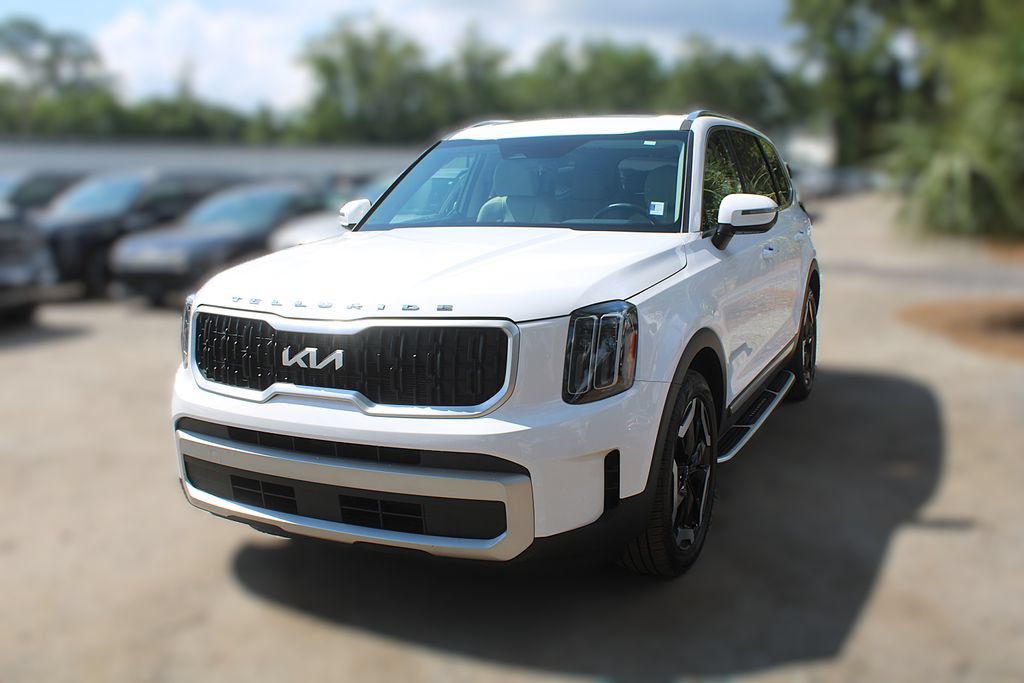 Certified 2024 Kia Telluride EX w/ EX Captain's Chair Package FWD image 17