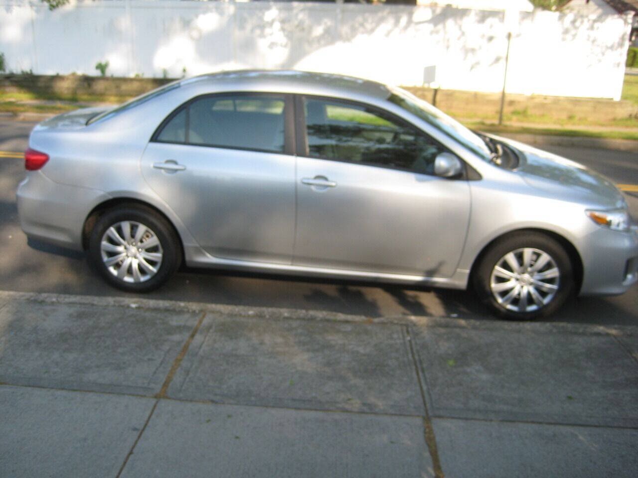Used 2012 Toyota Corolla LE FWD image 4