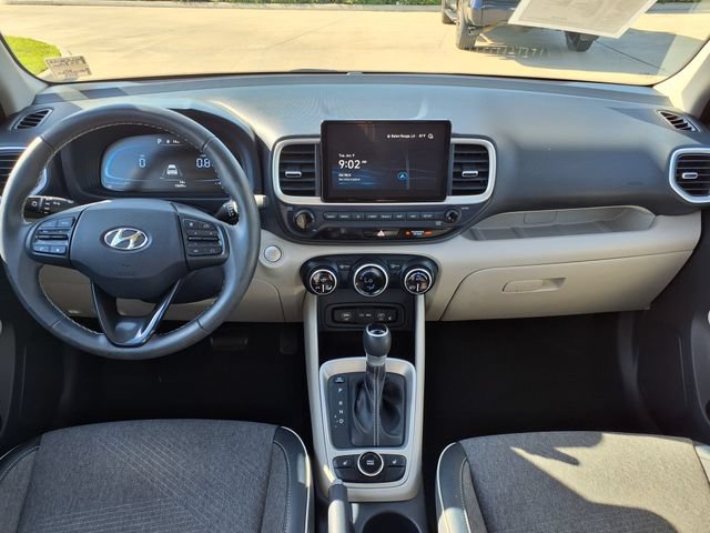 Used 2023 Hyundai Venue Limited FWD image 18