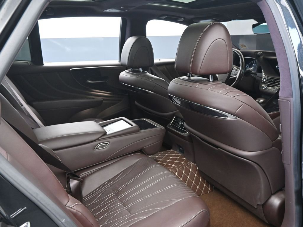 Used 2020 Lexus LS 500 AWD w/ Luxury Package image 17