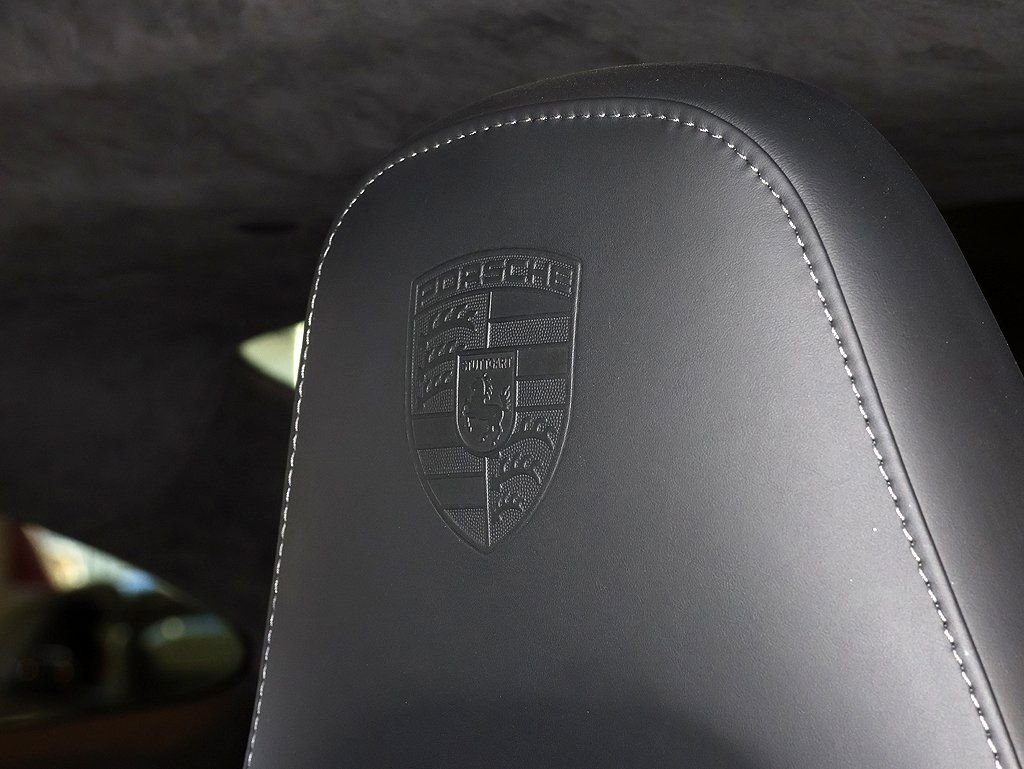 Used 2014 Porsche 911 Turbo S image 39