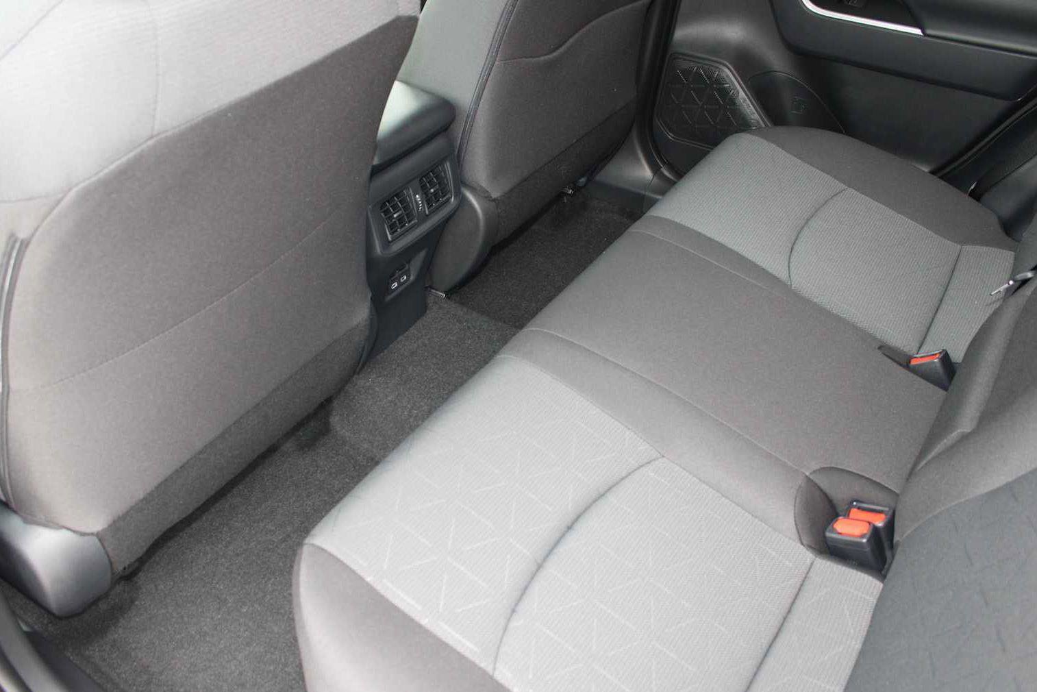 New 2025 Toyota RAV4 XLE image 15