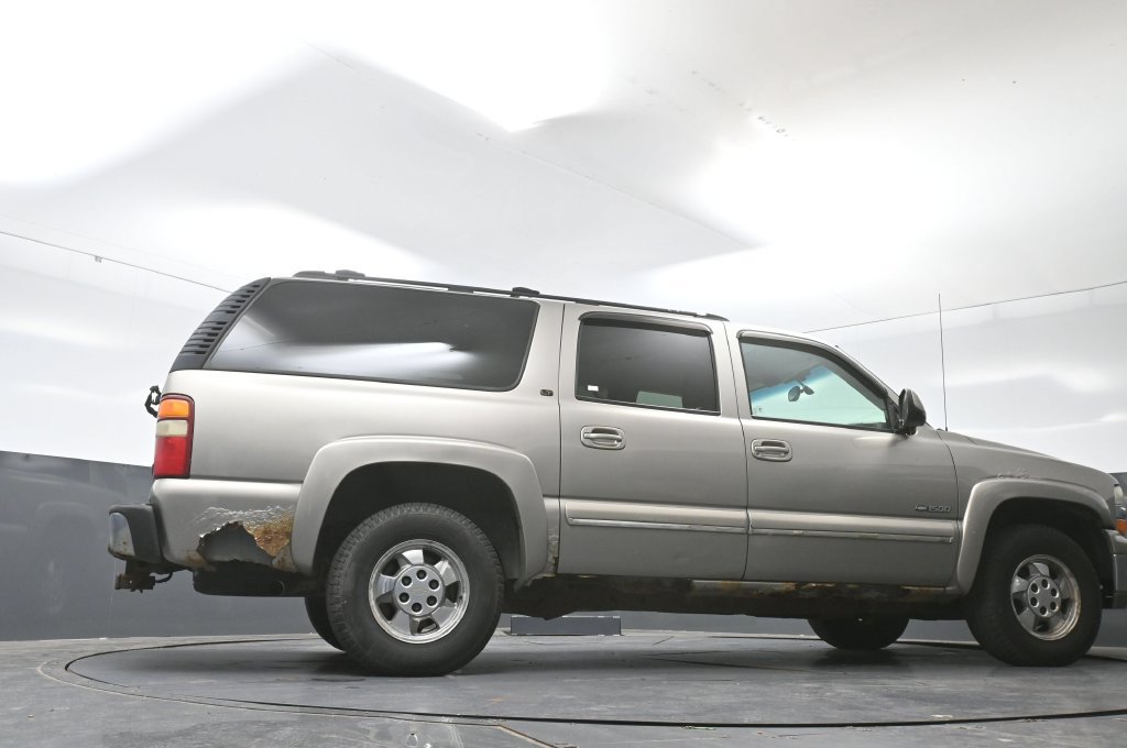 Used 2000 Chevrolet Suburban LT w/ LT Preferred Equipment Group AWD/4WD image 44