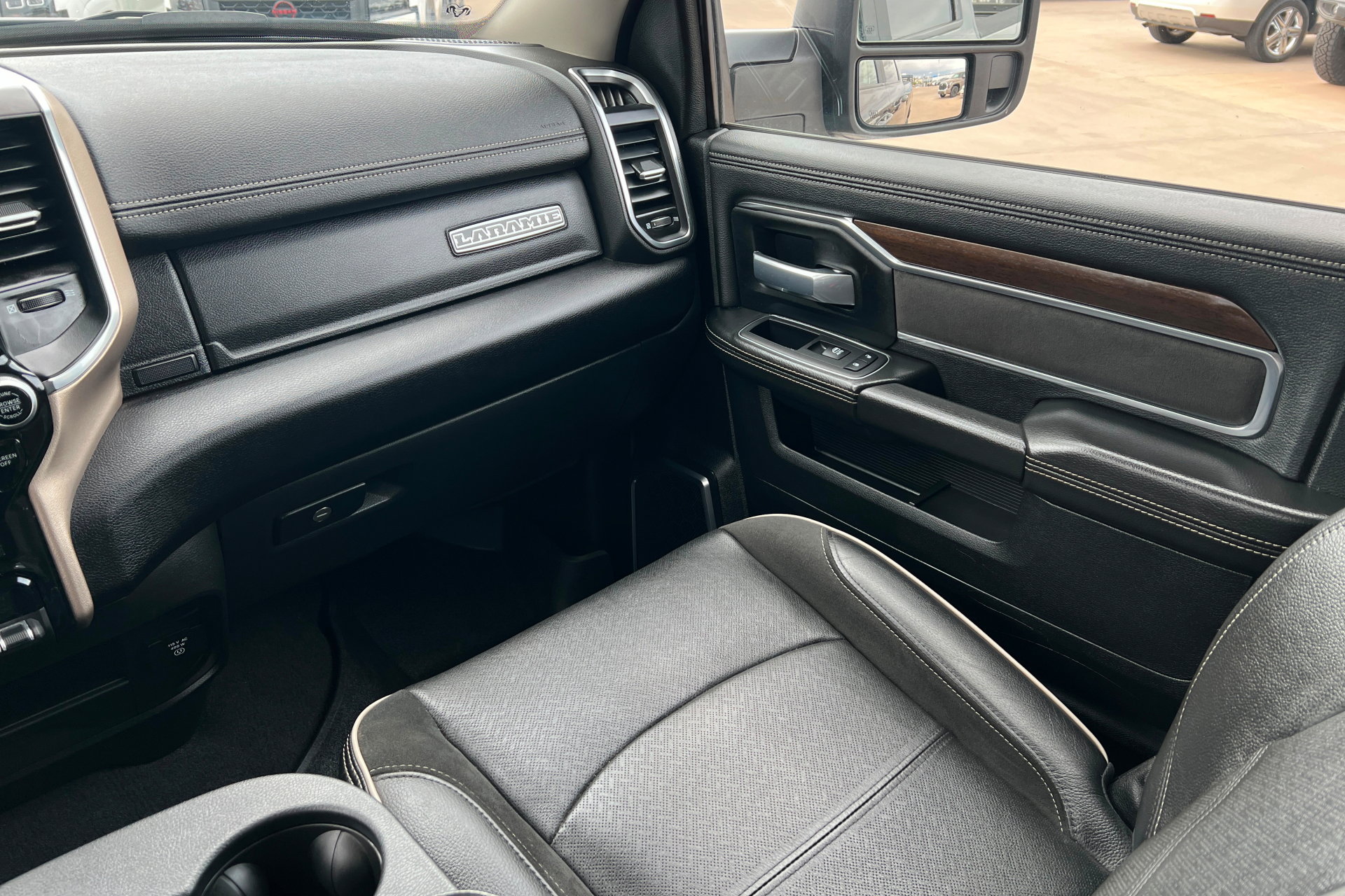 Used 2024 RAM 2500 Laramie w/ Safety Group AWD/4WD image 10