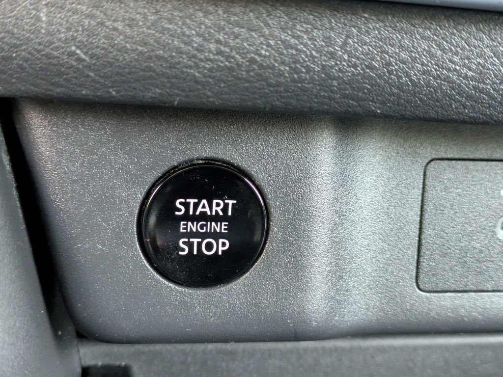 Used 2024 Nissan Rogue SV image 26