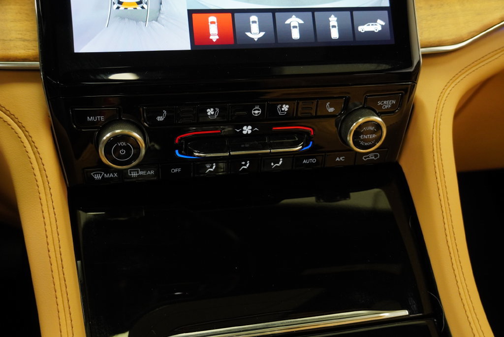 Used 2025 Jeep Grand Cherokee Summit AWD/4WD image 31