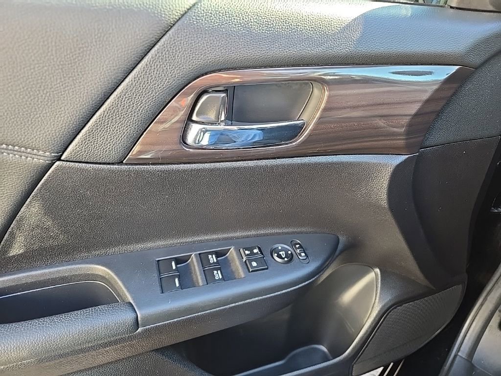 Used 2016 Honda Accord EX image 5