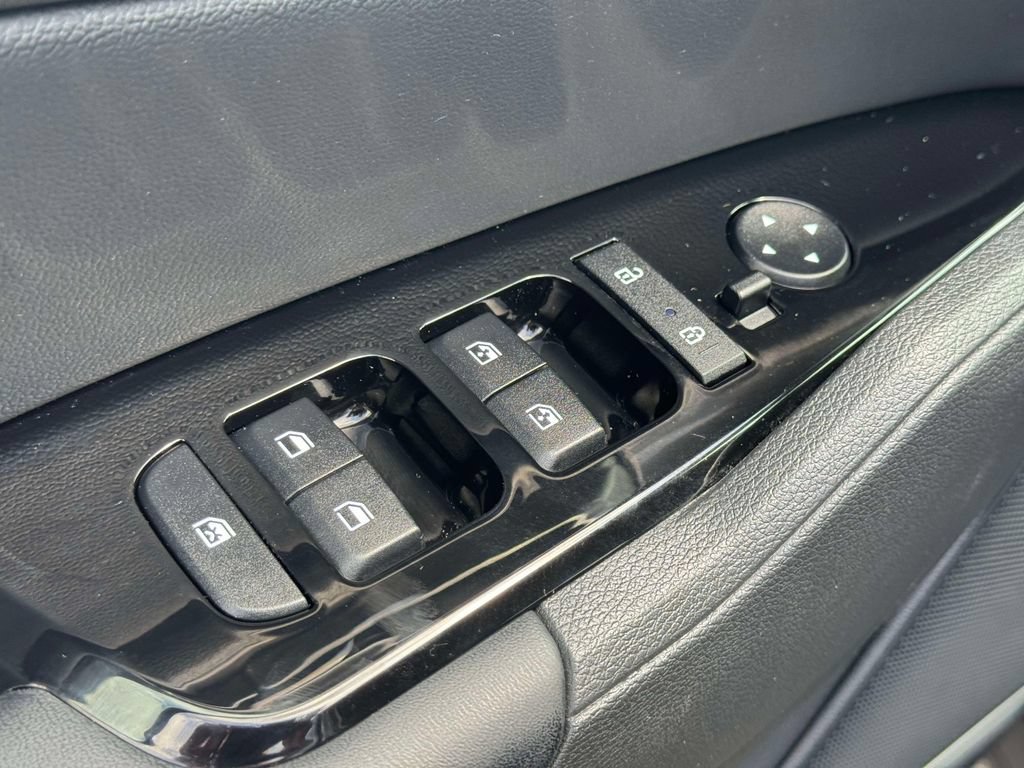 Used 2025 Kia Sportage EX AWD/4WD image 15