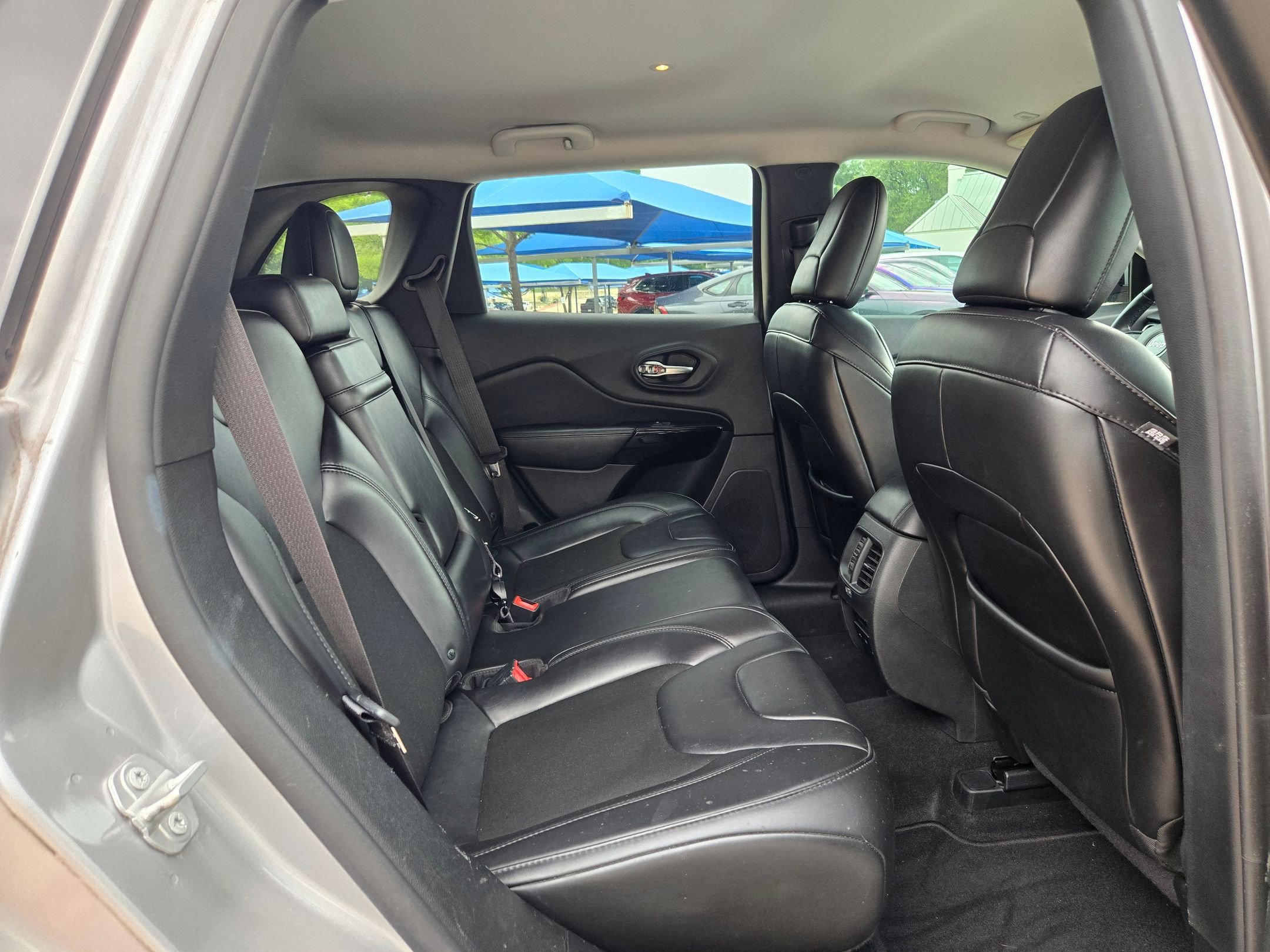 Used 2019 Jeep Cherokee Latitude Plus FWD image 22