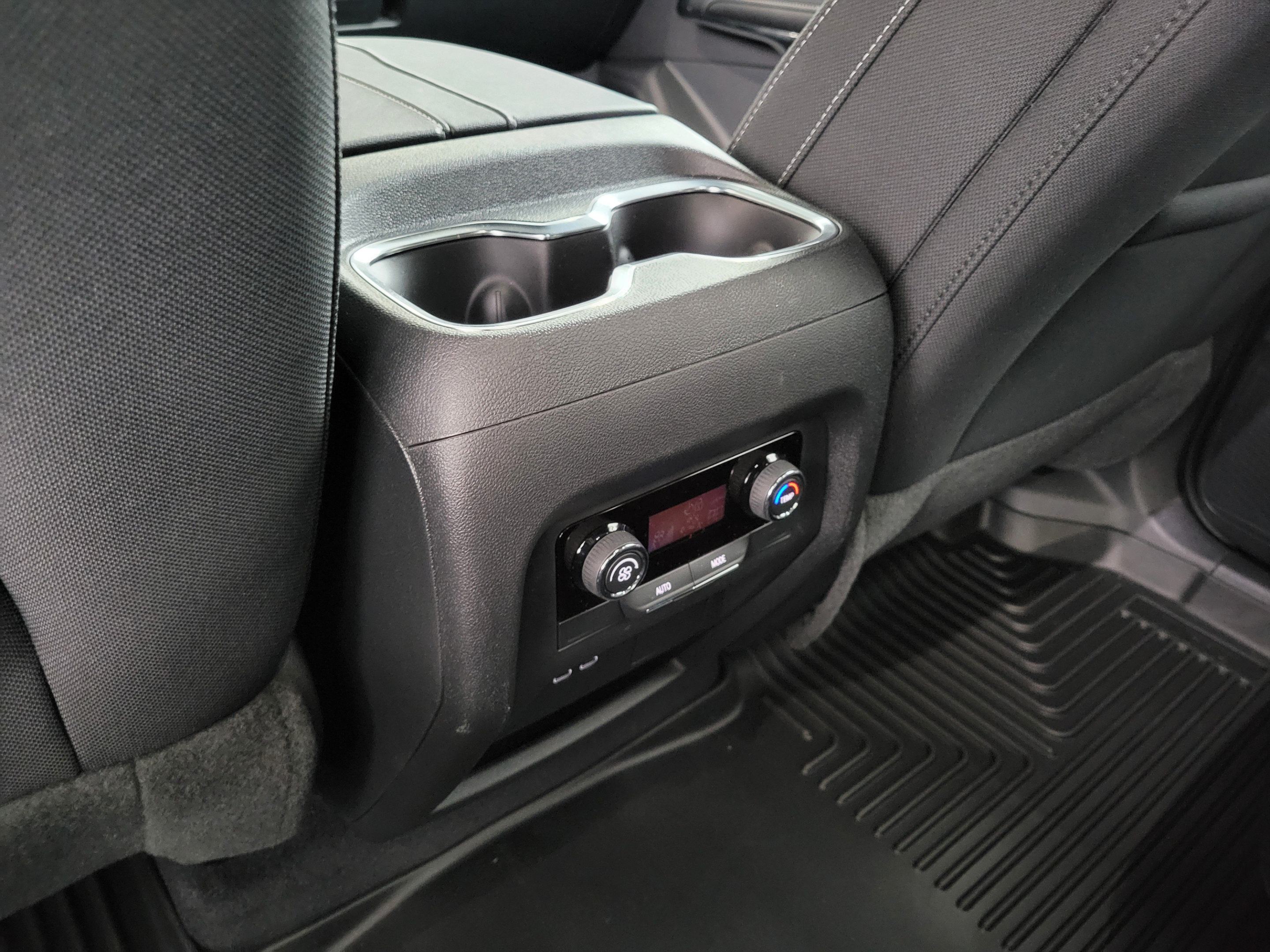 Used 2026 Chevrolet Traverse LT FWD image 11