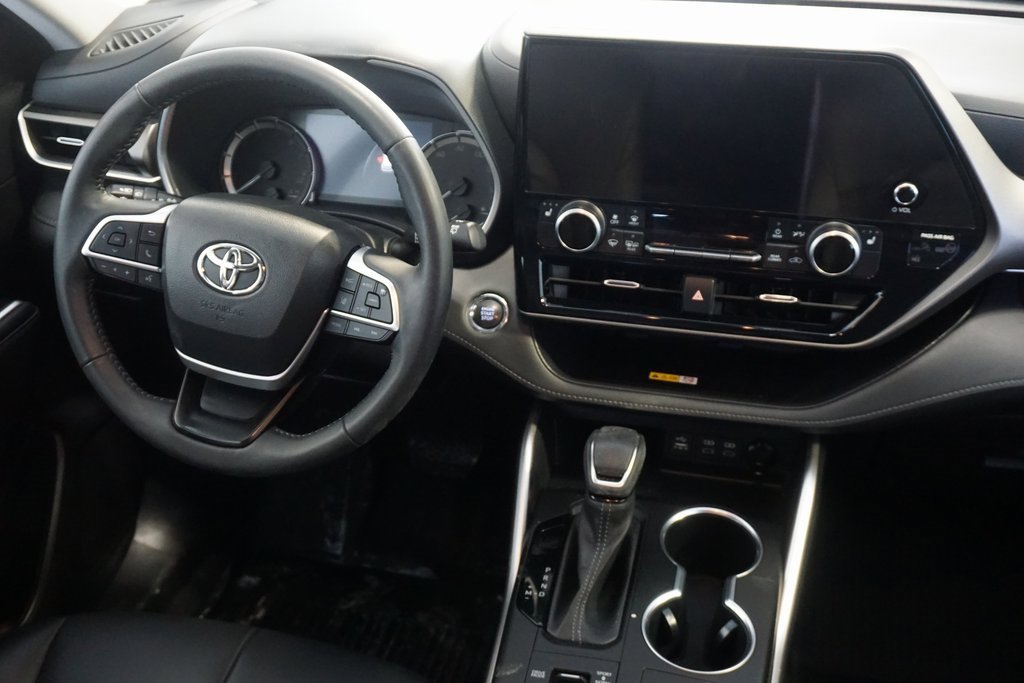 Certified 2023 Toyota Highlander XLE image 26
