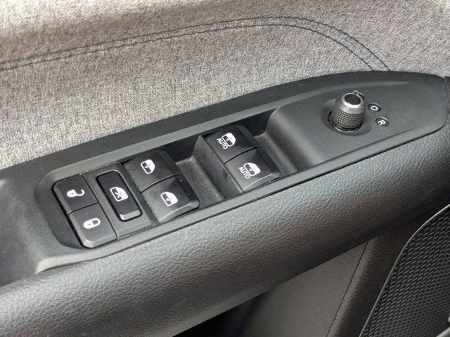 Used 2025 Jeep Compass Latitude w/ Sun & Sound Group image 13