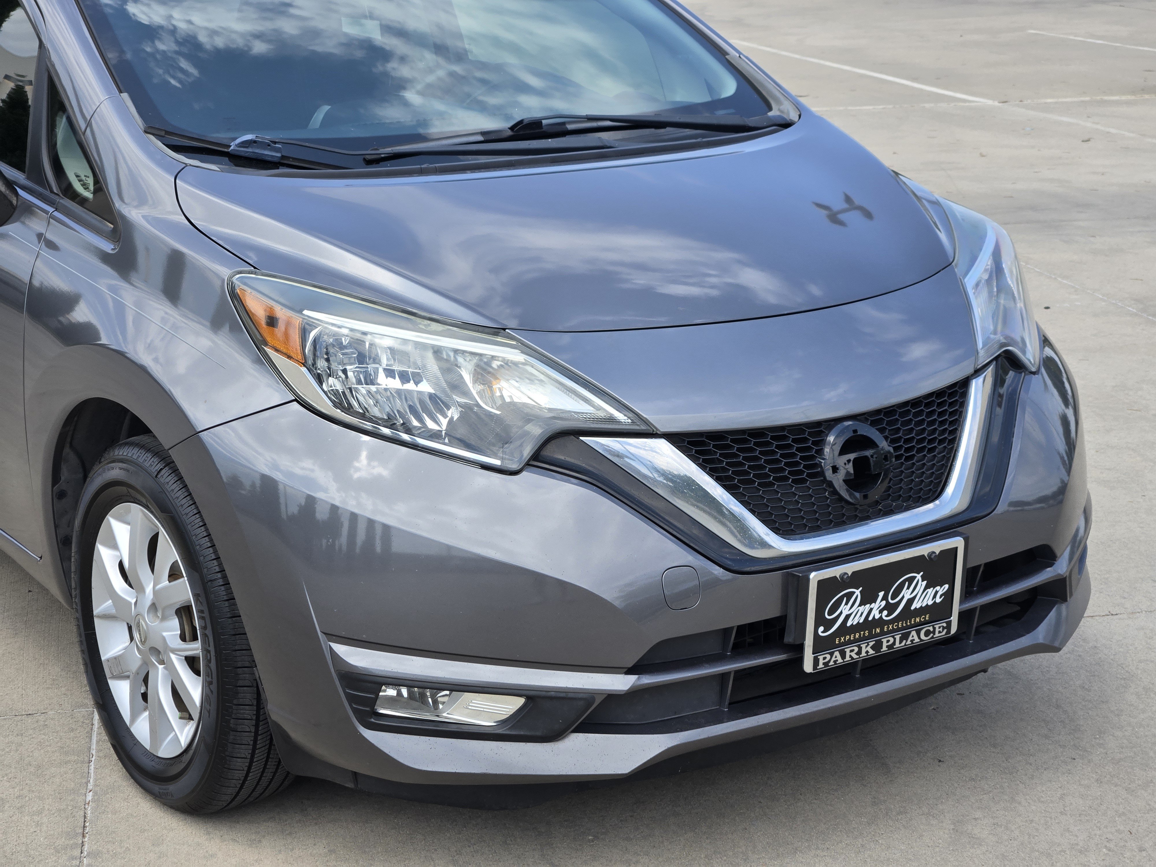 Used 2017 Nissan Versa Note SV w/ SV Appearance Package FWD image 9