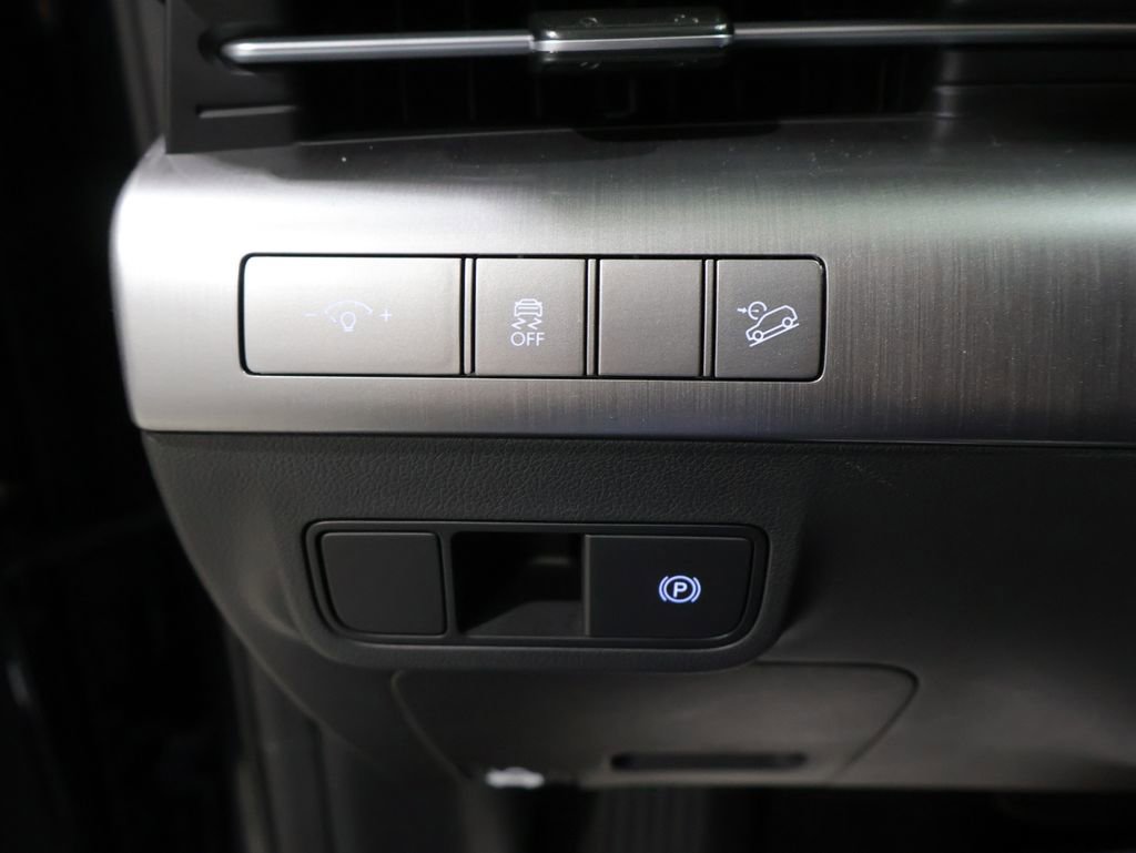 Used 2025 Hyundai Kona SEL image 30