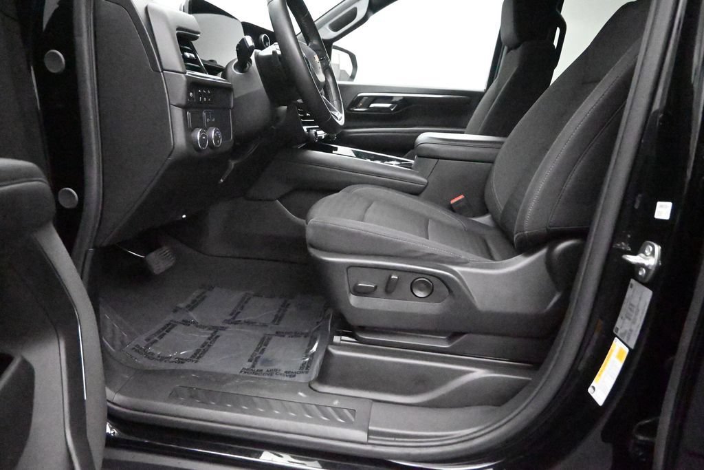 Used 2025 Chevrolet Suburban LS RWD image 12