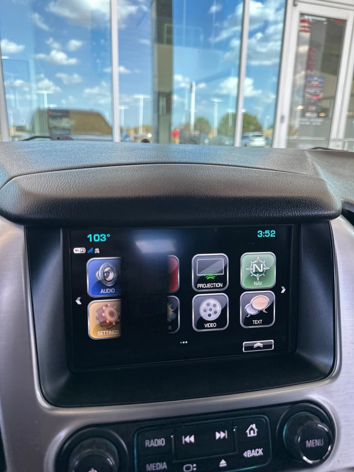 Used 2018 GMC Yukon SLT w/ Premium Edition RWD image 31