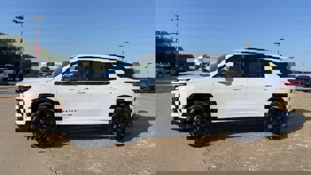 New 2026 Chevrolet Traverse RS w/ LPO, Floor Liner Package image 5