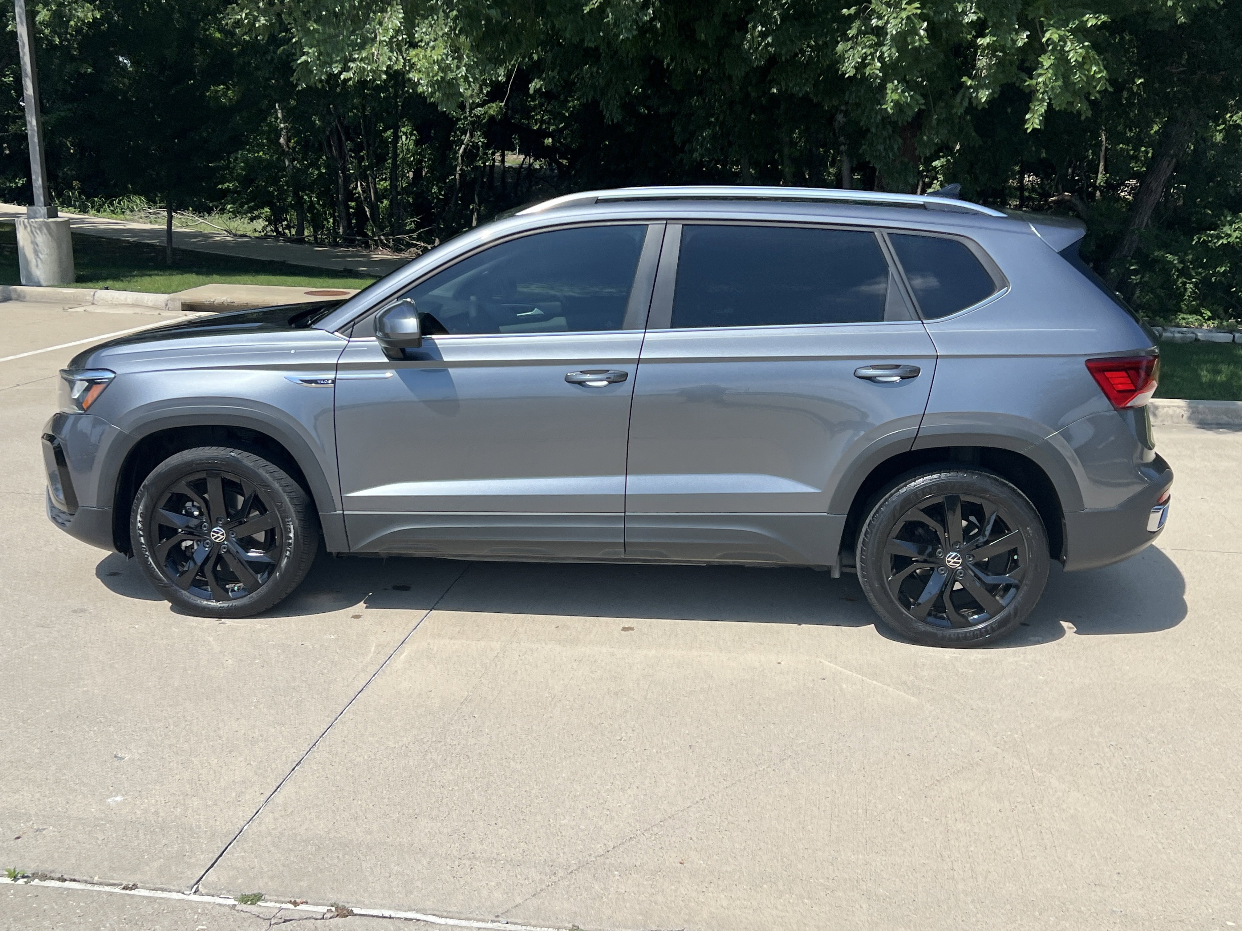 Certified 2023 Volkswagen Taos SE FWD image 7