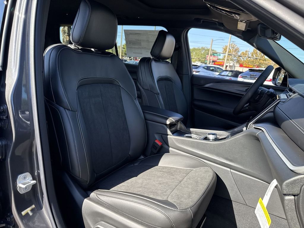 New 2025 Jeep Grand Cherokee L Altitude image 29