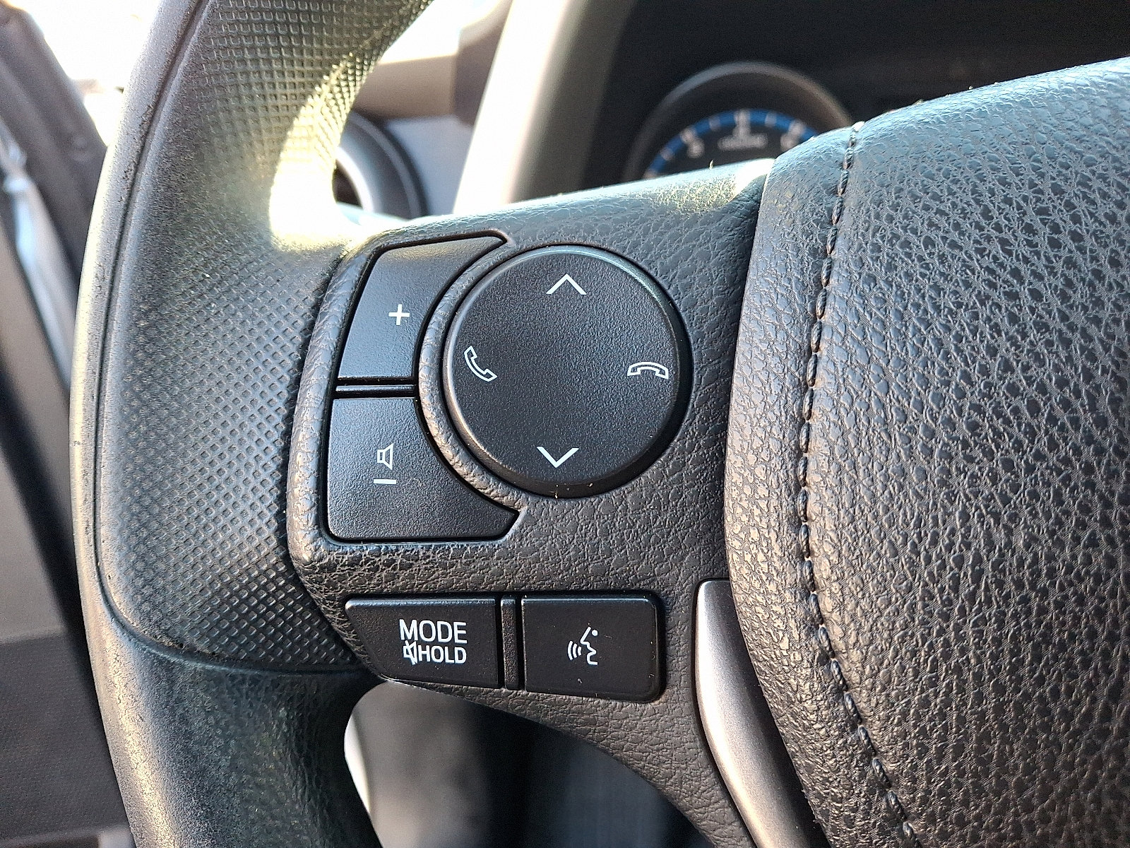 Used 2017 Toyota RAV4 LE image 22