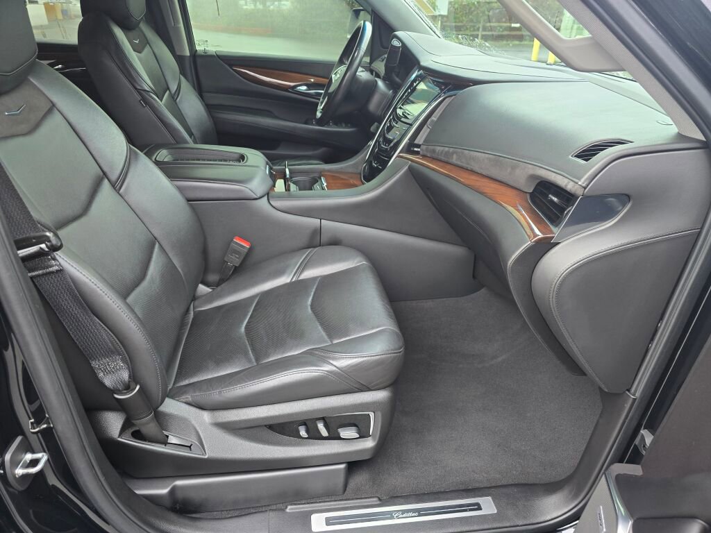 Used 2019 Cadillac Escalade Luxury image 12