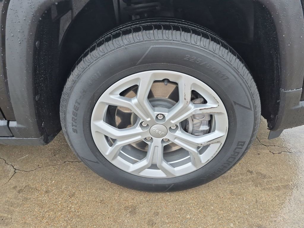 Used 2024 Jeep Compass Latitude AWD/4WD image 10