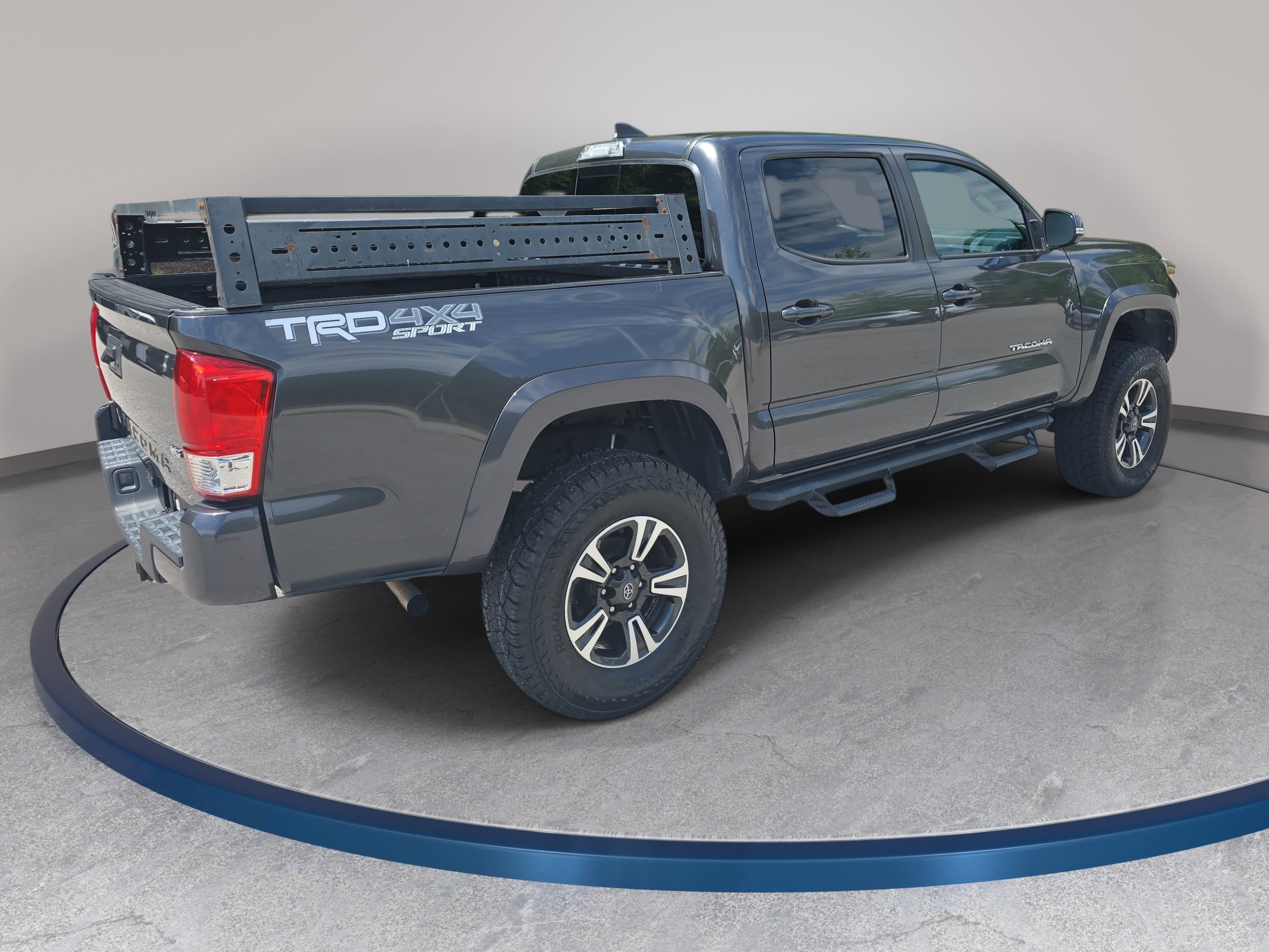 Used 2019 Toyota Tacoma TRD Sport AWD/4WD image 5