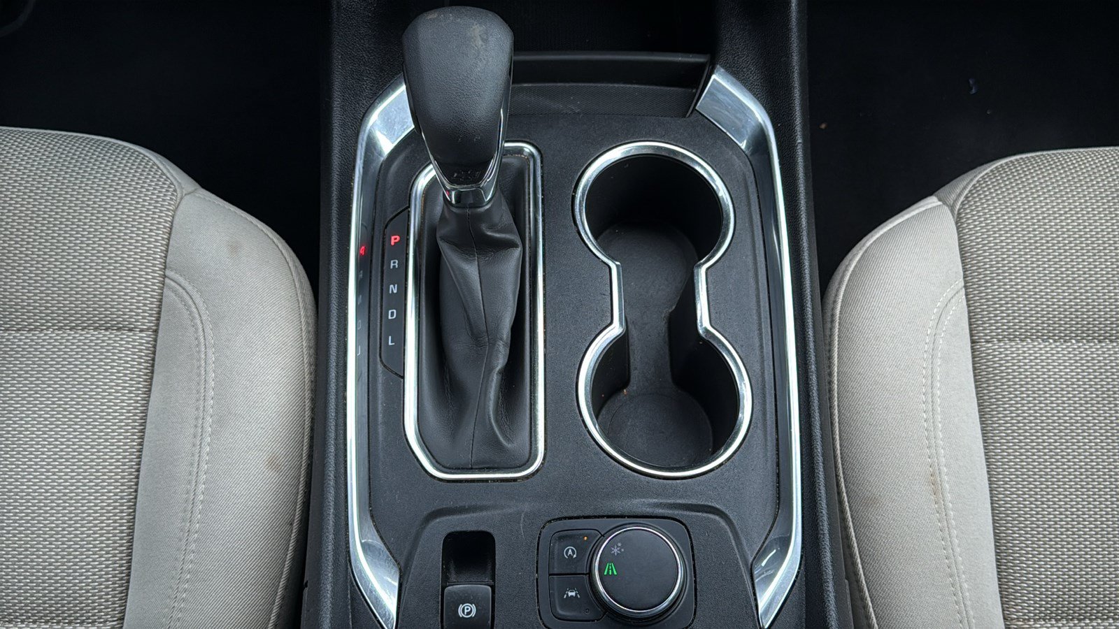 Used 2022 Chevrolet Traverse LS FWD image 18