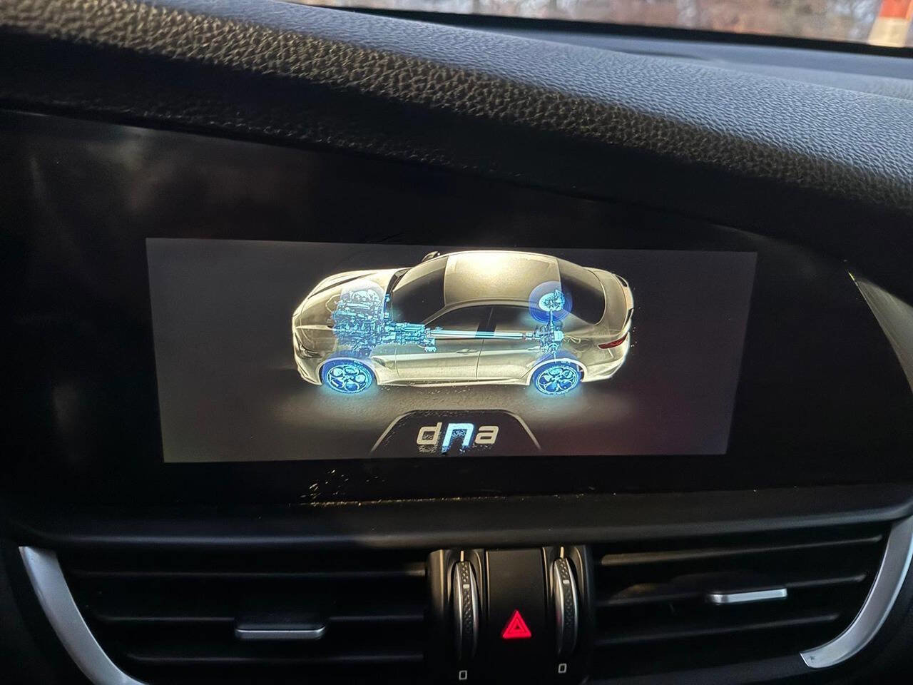 Used 2017 Alfa Romeo Giulia w/ Sport Appearance Package image 26