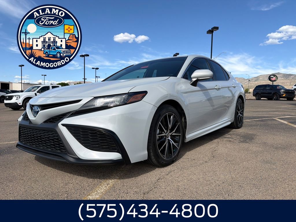 Used 2024 Toyota Camry SE FWD image 1