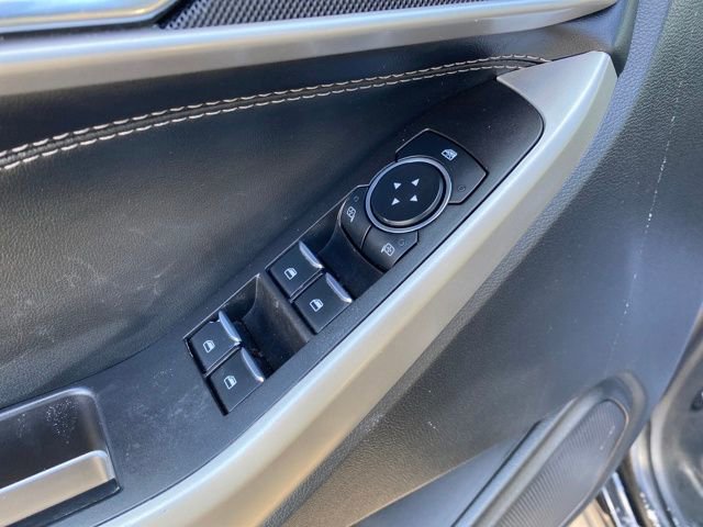 Used 2023 Ford Explorer XLT AWD/4WD image 18